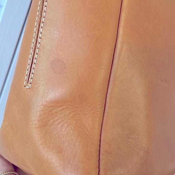 Guia’s Italian Leather Tote Bag - Picture 5 of 9